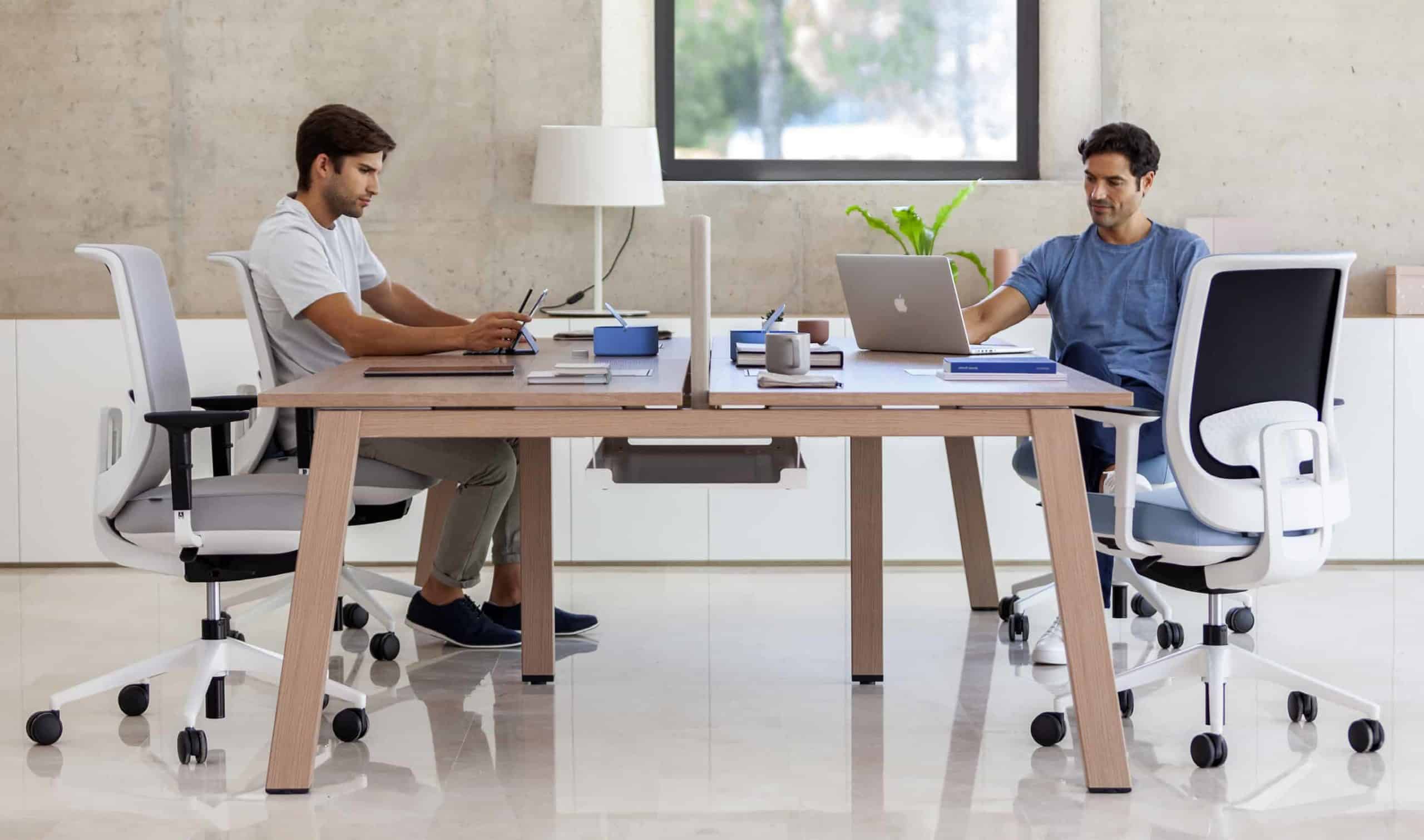 Sillón con brazos TRIM Silla TRIM de ACTIU